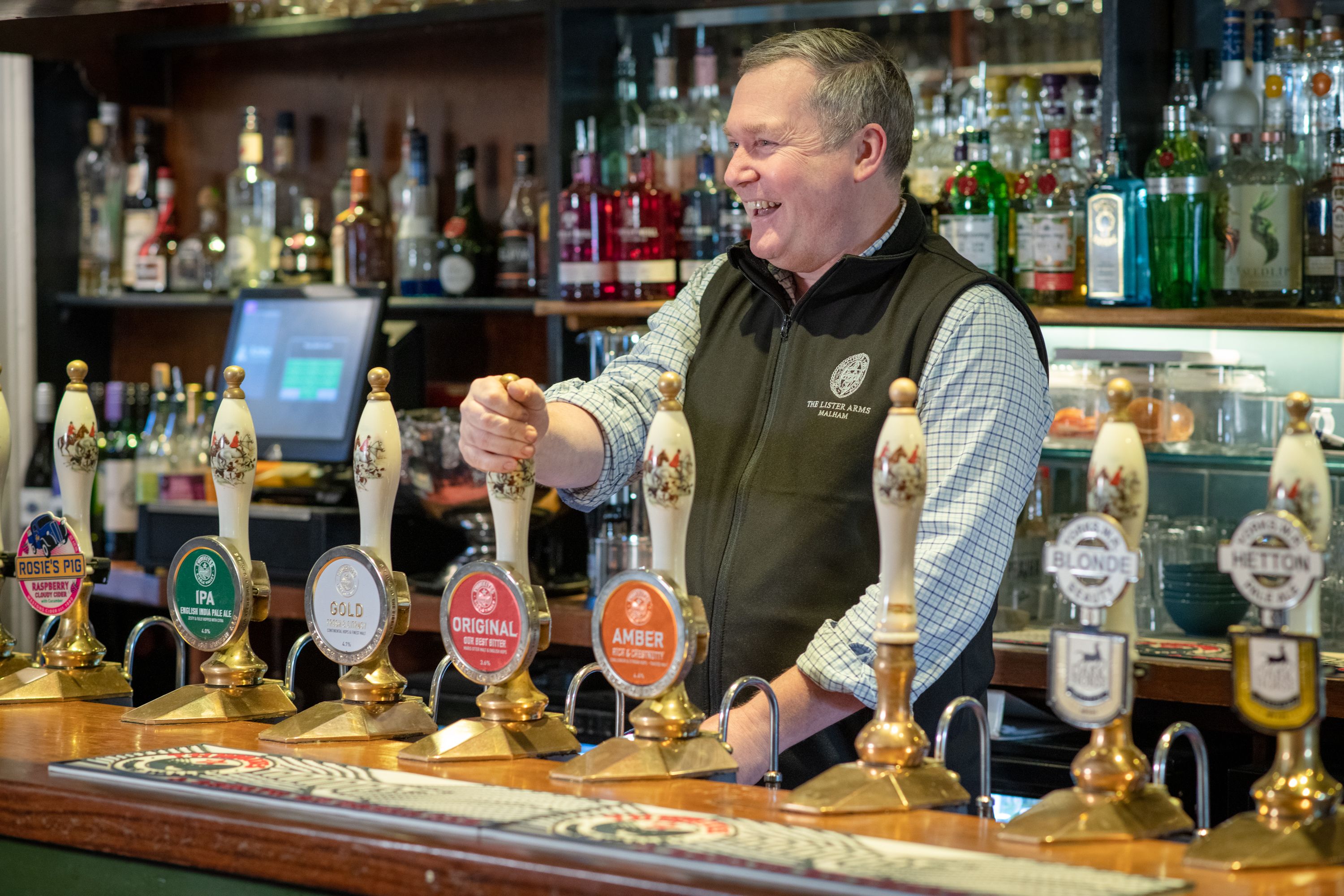 barman pulling pint