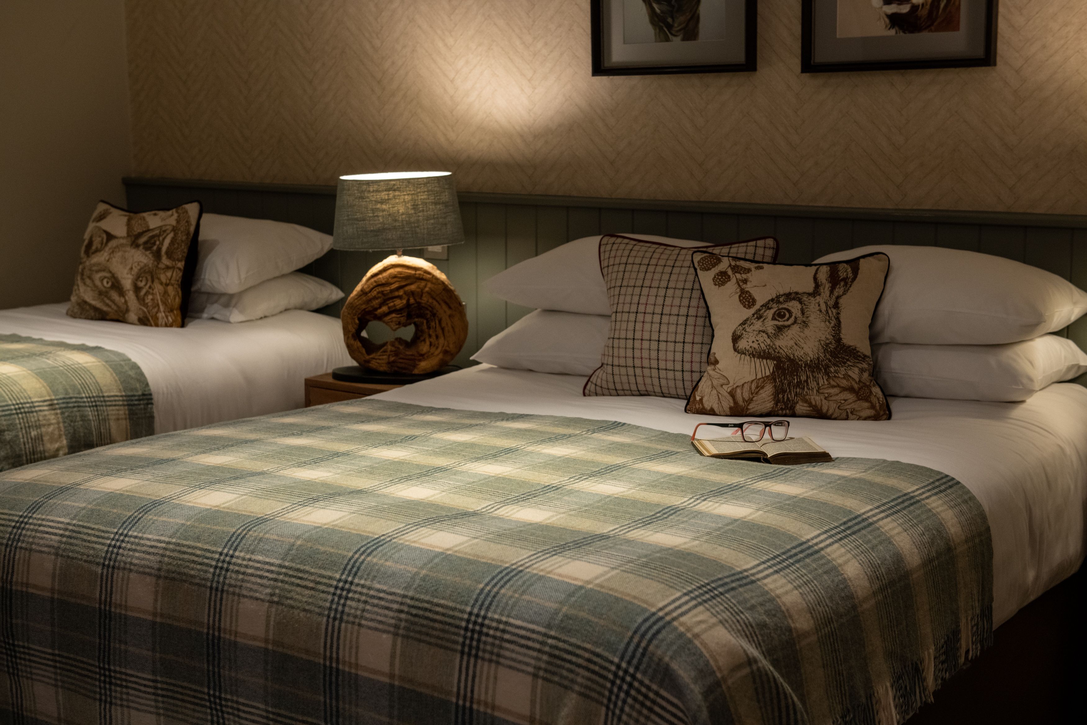 Double bed and single bed